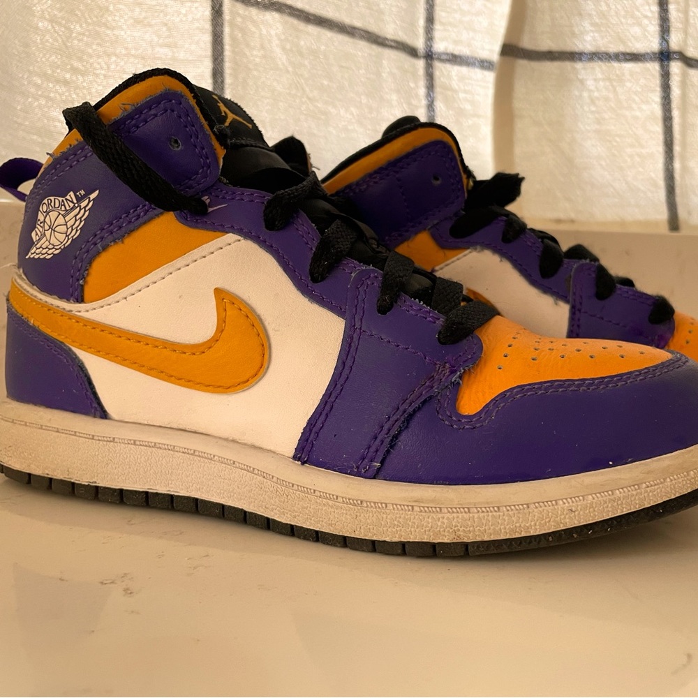 Kids Nike Air Jordan sneakers - good condition